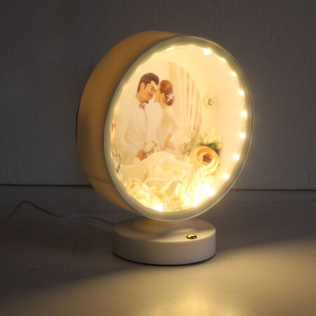 Fotoğraf Çerçevesi - 3 Boyutlu Çiçekler ve Işıklı Çerçeve