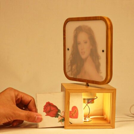 Fotoğraf Çerçevesi - Dönen Ahşap Işıklı Fotoğraf Çerçevesi