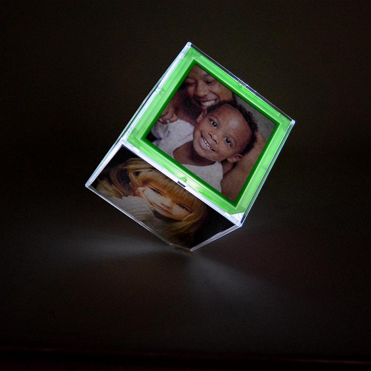 Dönen Fotoğraf Çerçevesi - Işıklı Küp Dönen Yeşil Foto Çerçeve - 15x15cm