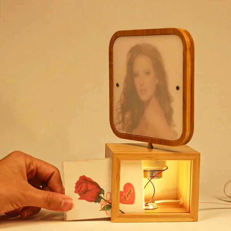 Fotoğraf Çerçevesi - Dönen Ahşap Işıklı Fotoğraf Çerçevesi